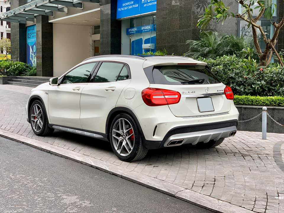 Có 1,3 tỷ đồng, chọn mua Mercedes-Benz GLA 45 AMG 2015 hay Range Rover Evoque 7 năm tuổi? Có 1,3 Tỷ Đồng, Chọn Mua Mercedes-Benz Gla 45 Amg 2015 Hay Range Rover Evoque 7 Năm Tuổi?
