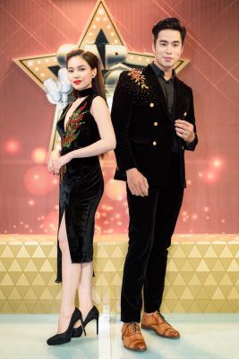 Không Ngại Vợ Mạnh Đồng Ghen, Giang Hồng Ngọc Vẫn Tình Tứ Cùng
