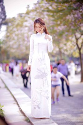 Bộ Ảnh Áo Dài Xinh Như “Em Chưa 18” Của Nữ Điều Dưỡng Độ Tuổi U40