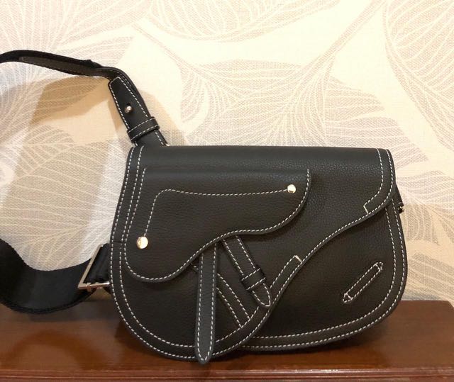 Dior x Kaws Saddle Bag / Pouch, Luxury, Bags & Wallets on Carousell Dior X Kaws Saddle Bag / Pouch, Luxury, Bags & Wallets On Carousell